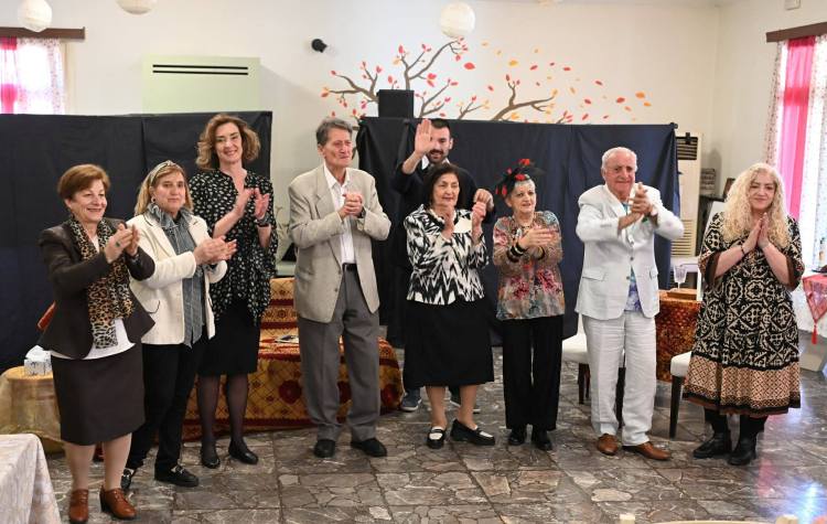 Θεατρική ομάδα ΚΑΠΗ Ηρακλείου προσφέρει θέαμα στο Γηροκομείο Αθηνών
