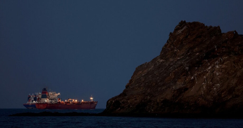 Το Ιράν εξετάζει την επιβολή διοδίων στα πλοία που διέρχονται από τα Στενά του Ορμούζ