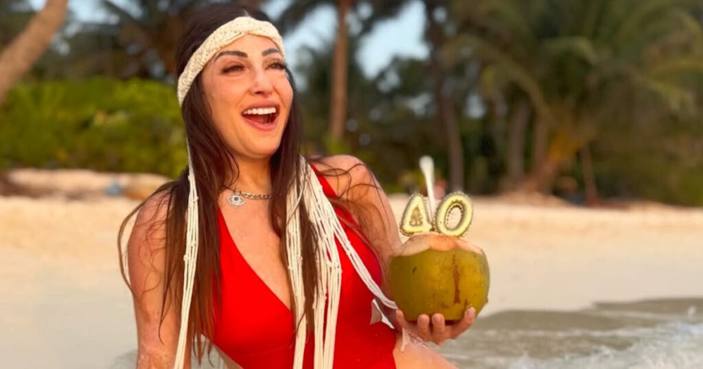 Η Ιωάννα Παλιοσπύρου γιόρτασε τα 40α γενέθλιά της στις Μαλδίβες