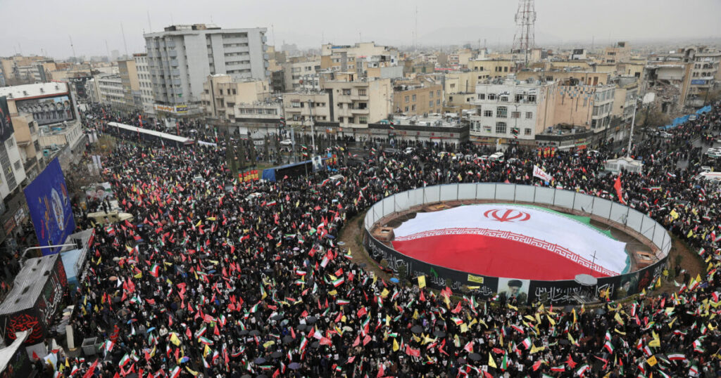 Ιράν: 60% αύξηση στον κατώτατο μισθό εν μέσω πολέμου