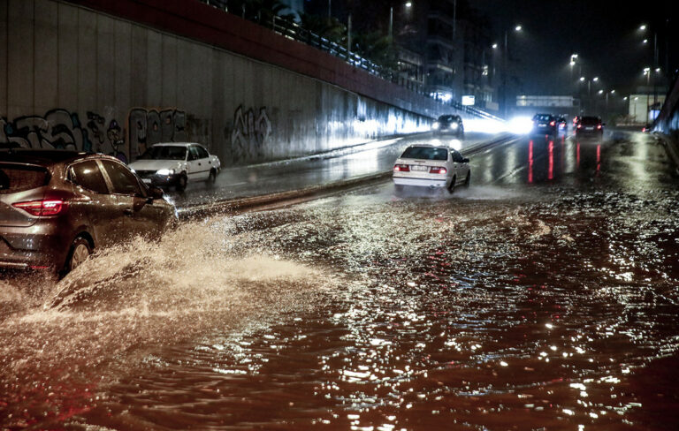 Κακοκαιρία Deborah: Επικίνδυνες καιρικές συνθήκες σε πολλές περιοχές