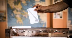 Δημοσκόπηση MRB: ΝΔ προηγείται με 17,1 μονάδες του ΠΑΣΟΚ