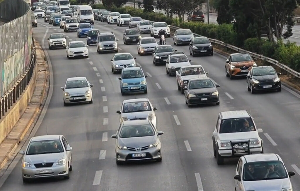 Κίνηση τώρα: Μποτιλιάρισμα στον Κηφισό και προβλήματα στην Αττική