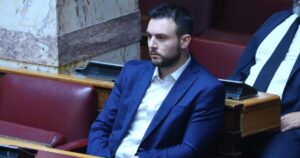 Εισαγγελέας ζητά καταδίκη Φλώρου για ξυλοδαρμό Γραμμένου στη Βουλή