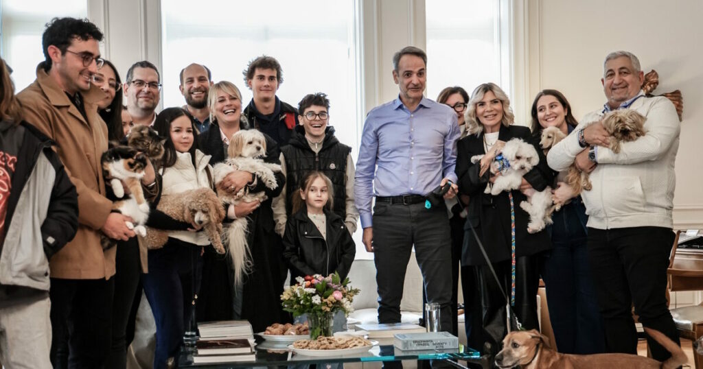 Μητσοτάκης: Υποδεχθήκαμε Έλληνες επαναπατρισθέντες με τα κατοικίδιά τους