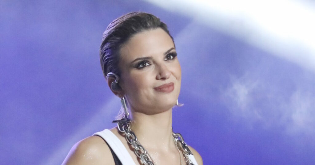 Κατερίνα Λιόλιου: Συγκινήθηκε στην πίστα ερμηνεύοντας το «Λογαριασμός»