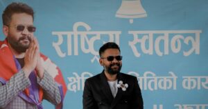 Ο ράπερ Μπαλέντρα Σαχ ορκίζεται πρωθυπουργός στο Νεπάλ