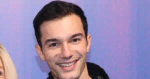 Νίκος Κοσώνας: Η γυμνή σκηνή ως τελετουργία