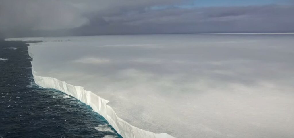Το μεγαλύτερο παγόβουνο στον κόσμο πλησιάζει στο τέλος του