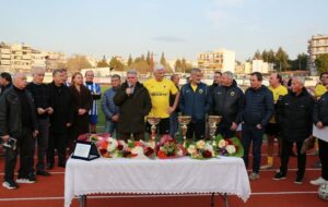 Οι παλαίμαχοι ποδοσφαιριστές τιμούν το «Μπλόκο της Καλογρέζας»