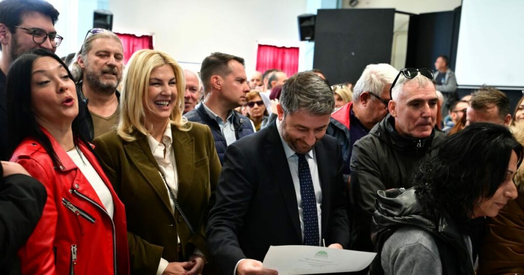 ΠΑΣΟΚ: Ψηφοφορία για εκλογή συνέδρων σε κλίμα εσωστρέφειας