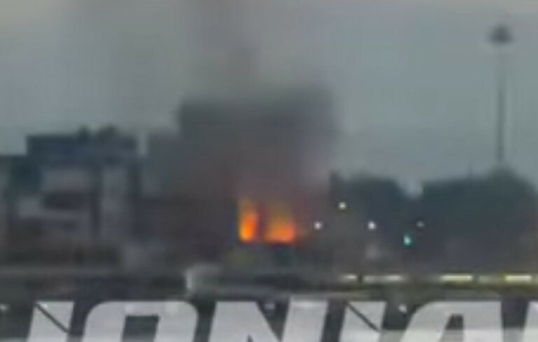 Φωτιά στο πρώην Λιμεναρχείο Πάτρας: Συναγερμός στην Πυροσβεστική