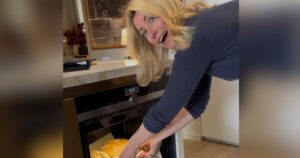 Η Σία Κοσιώνη έψησε ψωμί για την οικογένειά της