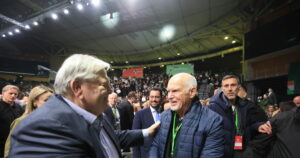 Συνέδριο ΠΑΣΟΚ: Συμβολικές παρουσίες και πολιτικά μηνύματα