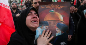 Ιράν: Διχασμένη η Τεχεράνη μετά τον θάνατο του Χαμενεΐ