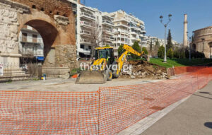 Κατεδαφίζεται ο τοίχος δίπλα στην Καμάρα στη Θεσσαλονίκη