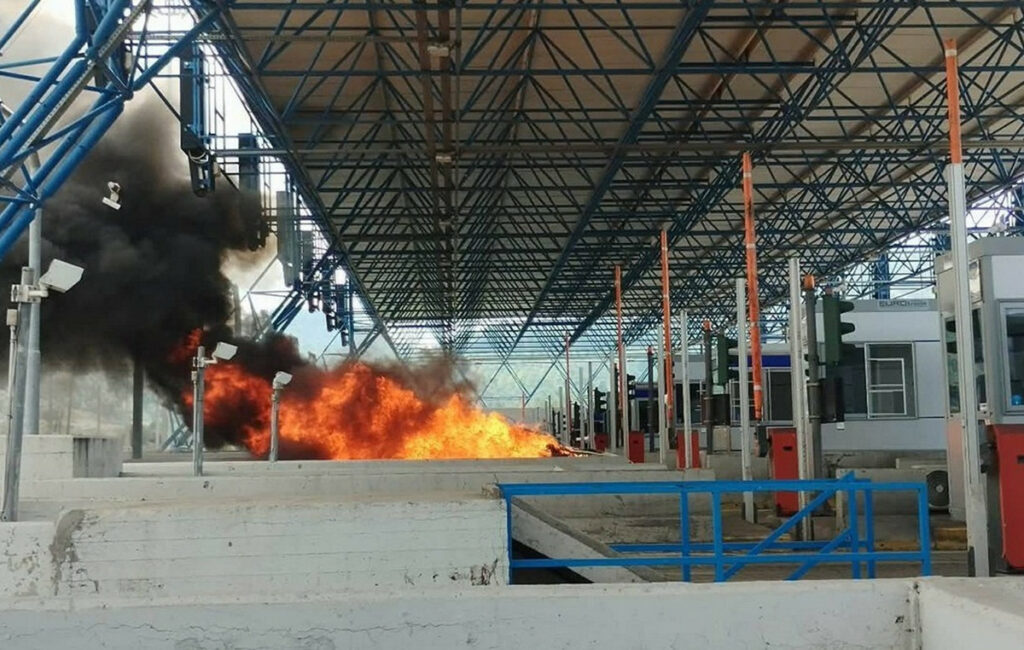 Φωτιά σε αυτοκίνητο στα διόδια της Τραγάνας – Ευτυχώς χωρίς τραυματισμούς