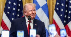 Ο Τραμπ παρατείνει την προθεσμία για το Ιράν: «Ιστορική κόλαση» προειδοποιεί η Τεχεράνη