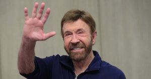 Εκτάκτως στο νοσοκομείο ο Τσακ Νόρις - Άγνωστη η κατάσταση της υγείας του