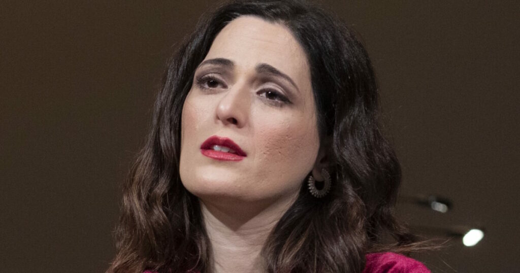 Βερόνικα Δαβάκη: Η τέχνη πρέπει να είναι ελεύθερη και ανυπότακτη