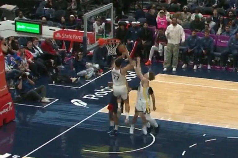 Γουόριορς: Αυτοκαλάθι του Γιούρτσεβεν στη μάχη με τους Γουίζαρντς