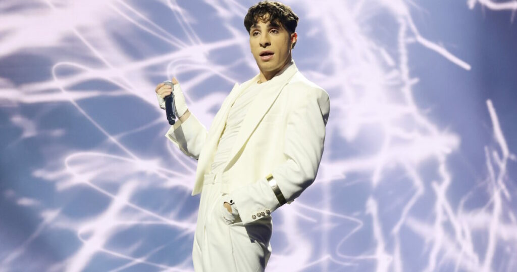 Ο Zaf εντυπωσιάζει με το νέο του τραγούδι «Αστείο»