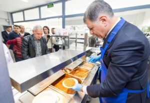 Δημοτικό εστιατόριο προσφέρει γεύμα με μόλις μισό ευρώ στη Σμύρνη