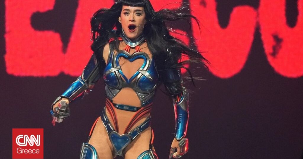 Η Κέιτι Πέρι δοκιμάζει την τύχη της με πιστωτική κάρτα στη Ρώμη