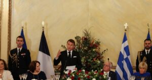 Μακρόν: «Η Ευρώπη χωρίς την Ελλάδα δεν θα ήταν η Ευρώπη»