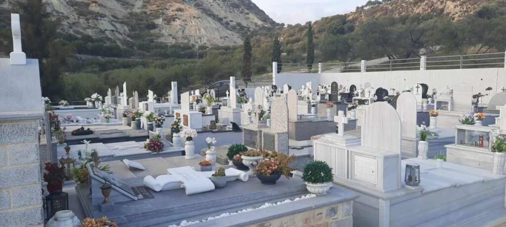 Απαράδεκτες δηλώσεις δημάρχου για την εκταφή άτυχων νεκρών