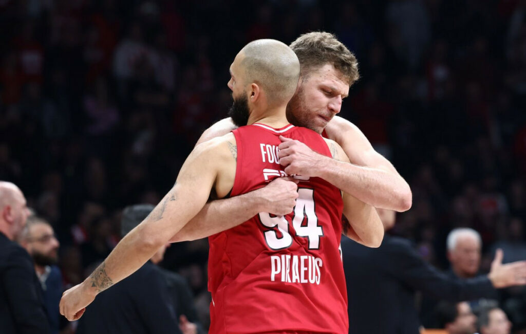 Ολυμπιακός: Ο Φουρνιέ συγχαίρει τον MVP Βεζένκοβ με εντυπωσιακή ανάρτηση