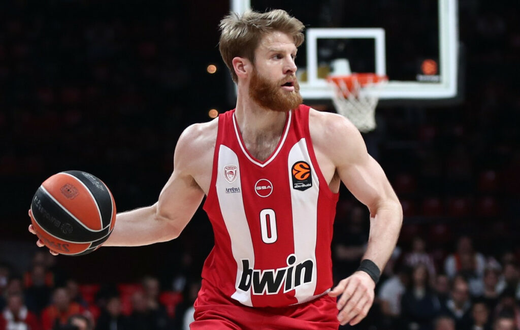 Ο Γουόκαπ ευχαριστεί τους φιλάθλους Ολυμπιακού και Παναθηναϊκού