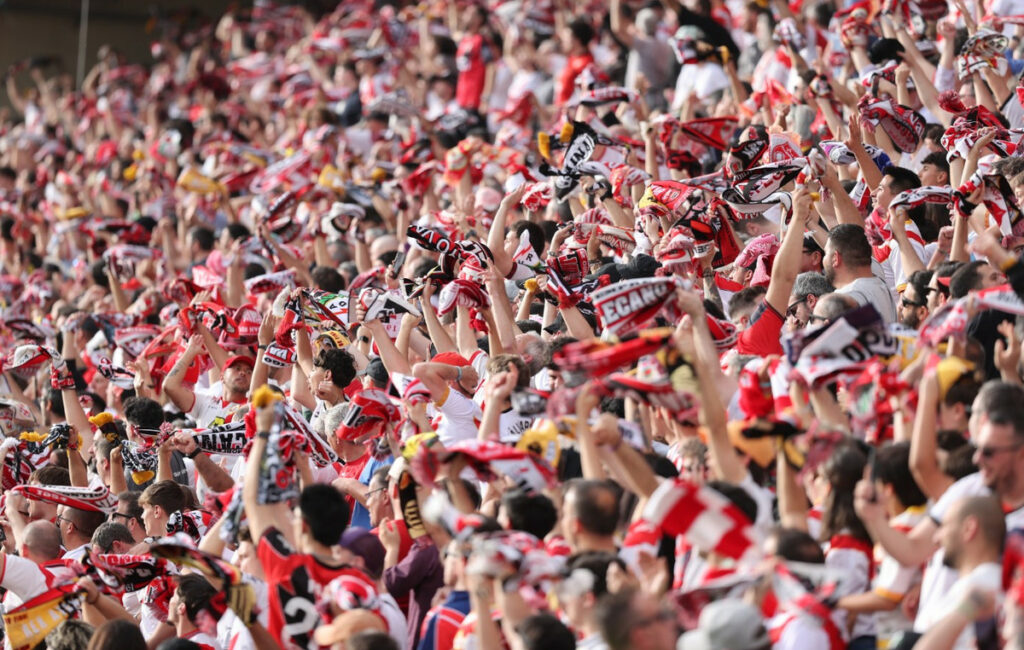 Έλληνες φίλαθλοι υποστηρίζουν τη Ράγιο Βαγιεκάνο στην Ελλάδα