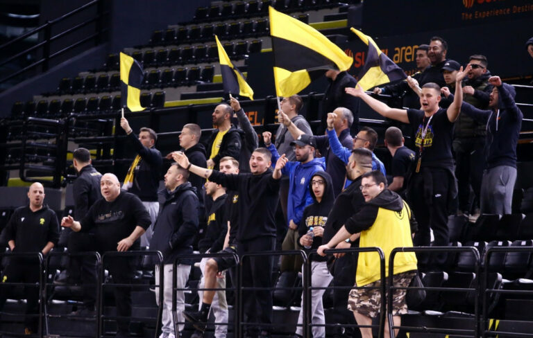 ΑΕΚ: Εντυπωσιακή στήριξη από τους οπαδούς στην προπόνηση