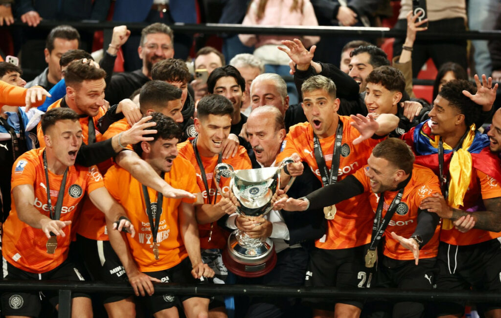 ΟΦΗ: Παρέλαση με ανοιχτό πούλμαν και το τρόπαιο στους δρόμους του Ηρακλείου