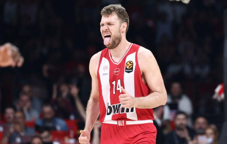 Ολυμπιακός θριαμβεύει 94-64 επί της Μονακό και προετοιμάζεται για το Final Four