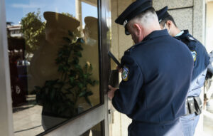 Σοκαριστικές συνθήκες σε παράνομο οίκο ευγηρίας στους Αμπελόκηπους