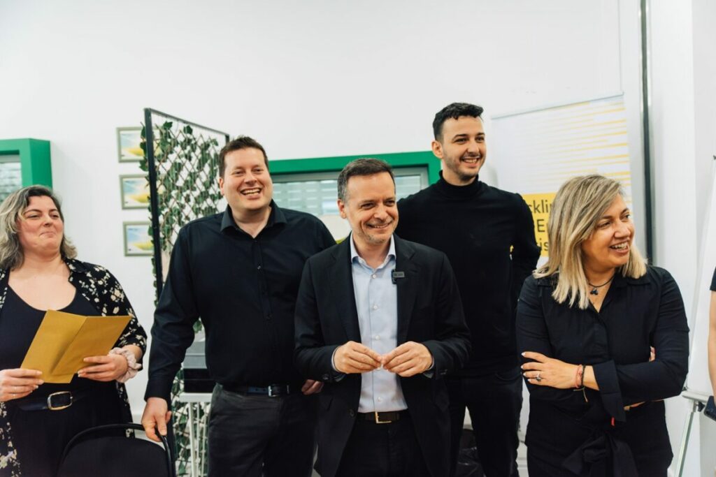 Δωρεάν ηλεκτρικό ρεύμα σε μονογονεϊκές οικογένειες από τον Δήμο Αθηναίων