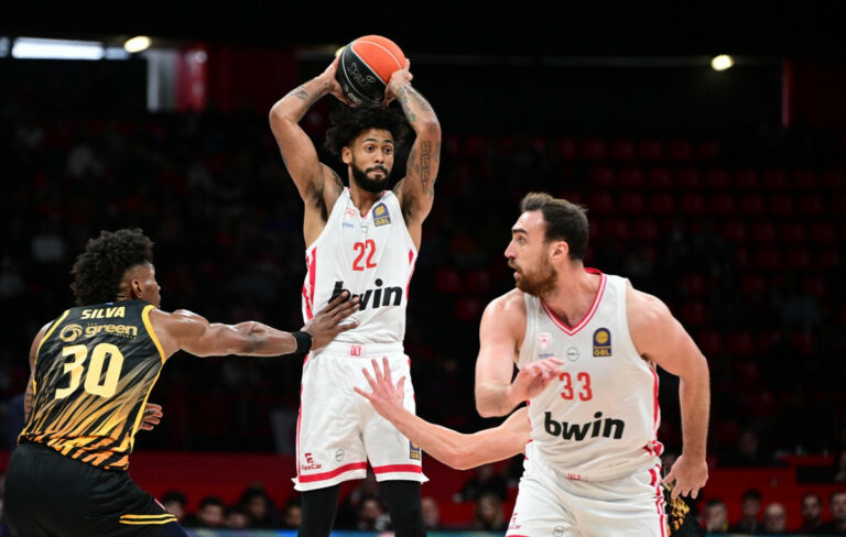 Η Αρμάνι είχε σχεδόν συμφωνήσει με Ντόρσεϊ και Μιλουτίνοφ