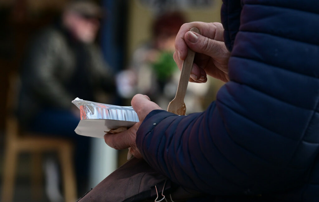 Δωρεάν γεύματα σε ωφελούμενους του Πολυδύναμου Κέντρου Αστέγων