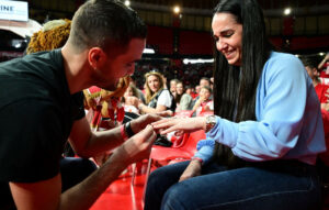 Στo ΣΕΦ έγινε πρόταση γάμου σε όμορφη στιγμή