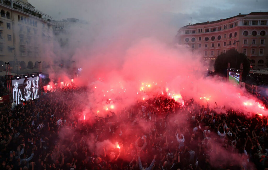 100 χρόνια ΠΑΟΚ: Μαγεία στην Πλατεία Αριστοτέλους