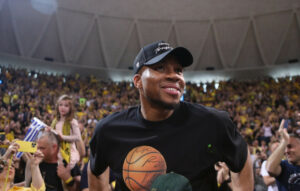 Συναρπαστική υποδοχή για τον Αντετοκούνμπο στο Nick Gallis Hall