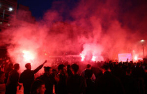 ΠΑΟΚ: Εντυπωσιακή ατμόσφαιρα στην πλατεία Ναυαρίνου για τον τελικό