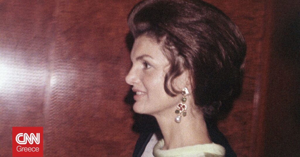 Εντυπωσιακή δημοπρασία αντικειμένων της Τζάκι Κένεντι Ωνάση: Πωλήσεις εκατομμυρίων