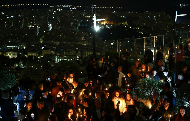 Αναστάσιμη Ακολουθία με λαμπρότητα σε κάθε γωνιά της Ελλάδας