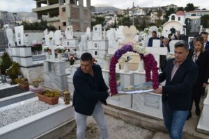 Δήμος Φυλής: Τελετή περιφοράς Επιταφίου στο κοιμητήριο