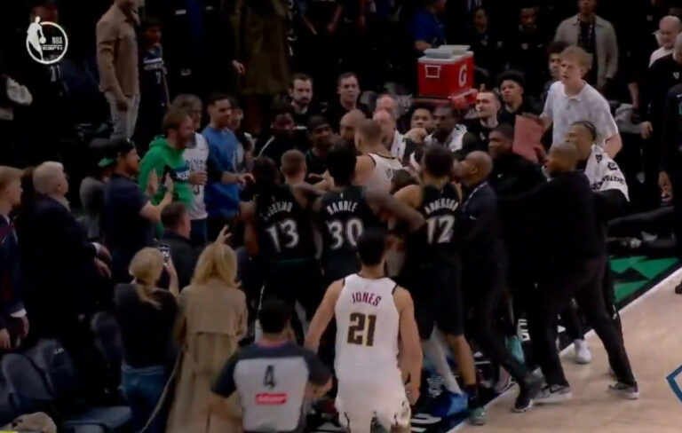 ΝΒΑ: Ποινές για Γιόκιτς και Ραντλ μετά τη σύρραξη στο Game 4