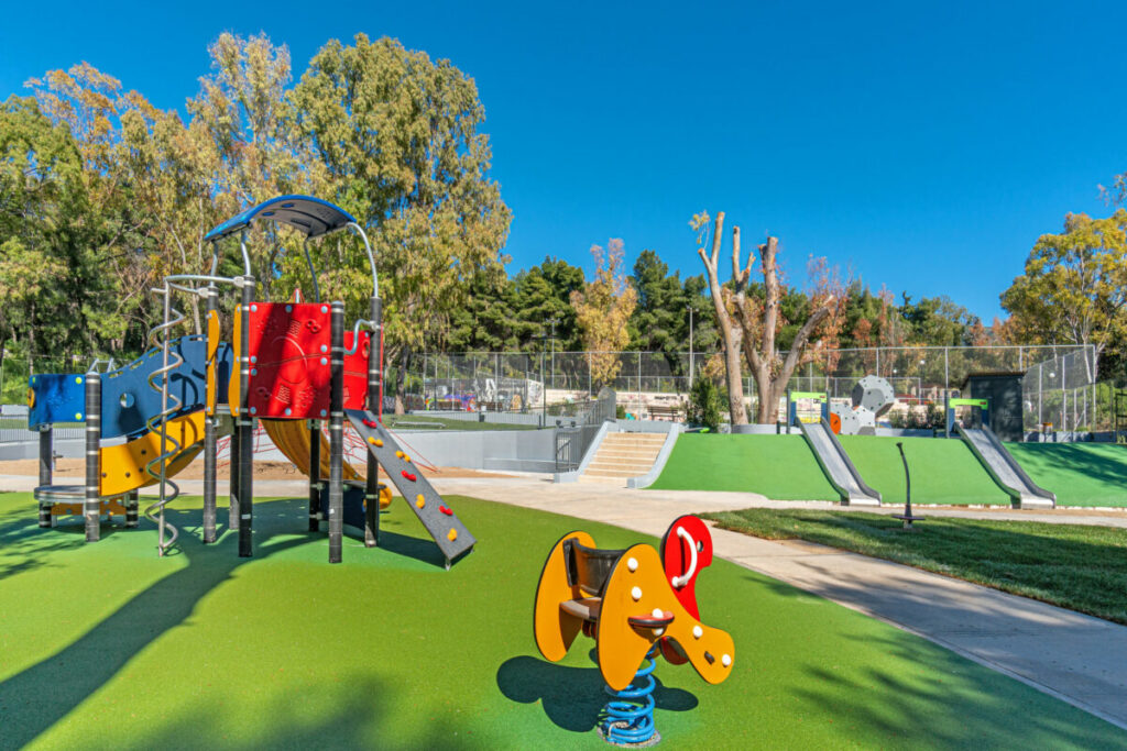 Επίκληση της αντιπολίτευσης για το κλείσιμο παιδικών χαρών