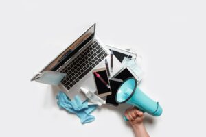 Δισεκατομμύρια διαφημιστικών δολαρίων καταλήγουν σε ιστοσελίδες παραπληροφόρησης